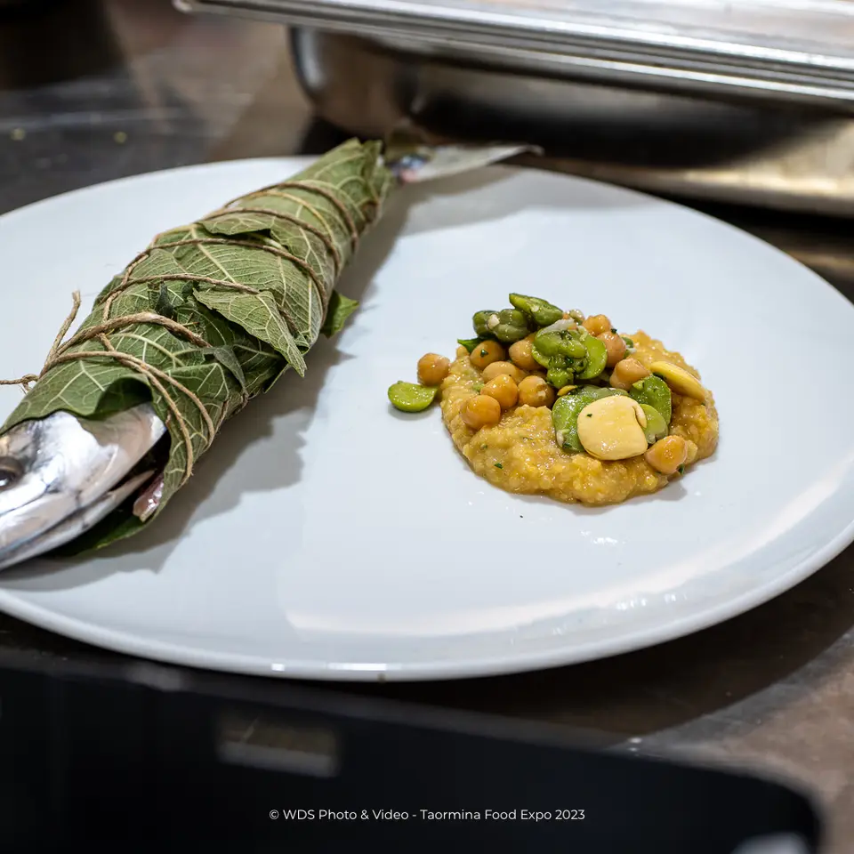 Taormina food expo 2023 - Cooking show - Sgombro in foglia di fico