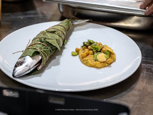 Taormina food expo 2023 - Cooking show - Sgombro in foglia di fico